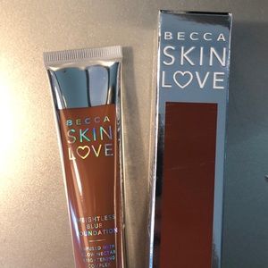 BECCA Makeup - BECCA SKIN WEIGHTLESS FOUNDATION IN WALNUT BECCA Makeup - BECCA SKIN WEIGHTLESS FOUNDATION IN WALNUT